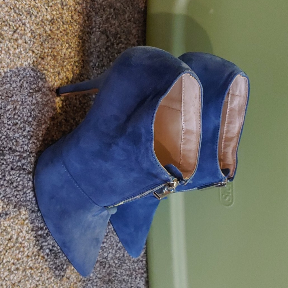 Blue Heels